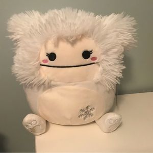 Squishmallows OG 8” Winter White Ever Bigfoot NWTs.